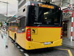 Heckansicht des MB C2 hybrid '10957' von PostAuto Regie Sion am 20.9.21 beim Bahnhof Sitten.