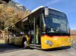 MB C2 hybrid '11687'  BE 610 543  von PostAuto Interlaken am 7.11.21 bei der Endhaltestelle Ringgenberr, Säge.