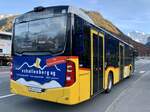 Heckansicht des MB C2 hybrid '11685' der PostAuto Regie Interlaken am 7.11.21 nach der Abfahrt an der Haltestelle Wilderswil, Oberland Shopping.