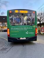 Heckansicht des MB C2 hybrid 163 von BERNMOBIL mit Vaudoise Vollwerbung am 4.1.22 beim Bahnhof Wichtrach.