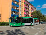 <p> <strong>Graz. Ein Schritt in Richtung zum umweltfreundlicheren Fuhrpark: Bei den Graz Linien werden seit August 2022 Busse des Types <I>Mercedes-Benz Citaro 2 G EEV</I> durch Elektrohybridbusse ersetzt. Ein solcher Elektrohybridbus war am 26.08.2022 auf der Linie 34E unterwegs, hier kurz vor der Haltestelle Seifenfabrik.</p> </strong>
