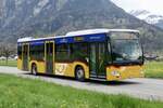 MB C2 hybrid '11686'  BE 610 542  der PostAuto Regie Interlaken als 105 nach Unterseen am 23.4.23 zwischen Wilderswil Bahnhof und Oberland Shopping.