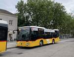 Stutz, Jonen. Mercedes-Benz Citaro C2 K Hybrid (PID 400) in Zürich, Bahnhof Wiedikon. 
Dieser Midibus ist an der Endhaltestelle als Linie 235 angekommen und steht zur Abfahrt auf der Linie 236 bereit - dies ist ein Umlauf, für den normalerweise ein Gelenkbus erforderlich ist, insbesondere, wie in diesem Fall, während der HVZ unter der Woche. (6.6.2024)