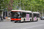 Solaris Hybridbus 3661 der TMB, auf der Linie 7, ist am 15.05.2024 in Barcelona unterwegs.