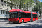 Volvo Hybridbus 220, auf der Linie 17, fährt am 09.07.2024 durch die Bundesgasse. Aufnahme Bern.