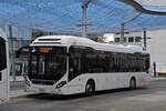 Volvo Hybridbus 52, auf der Linie 3, wartet am 10.06.2025 an der Haltestelle beim Bahnhof Aarau.