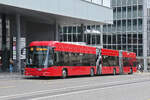 Hess Doppelgelenk Trolleybus 43, auf der Linie 20 f�hrt am 15.06.2026 bei der Haltestelle Steinenstrasse ein.