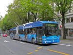 Hess Trolleybus 223 mit der Werbung für den Emmen Center, auf der Linie 7, fährt am 04.05.2010 durch die Pilatusstrasse.