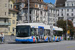 Hess Trolleybus 226, �berquert am 08.05.2026 mit der Fahrschule die Seebr�cke in Luzern.