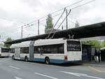 Hess Trolleybus 204, auf der Linie 7, bedient am 04.05.2010 die Haltestelle beim Bahnhof Luzern.