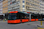Hess Trolleybus 93, auf der Linie 3, fährt am 09.09.2022 zur Haltestelle beim Bahnhof Biel.