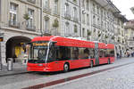 Hess Trolleybus 35, auf der Linie 12, bedient die Haltestelle Zytglogge.