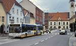 Der von Gräf & Stift/MAN/Kiepe (Typ NGT 204 M 16) 1996 an die Mürztaler Verkehrsbetriebe gelieferte niederflurige Gelenk-O-Bus 35 im September 1997 auf dem Koloman-Wallisch-Platz in Bruck an