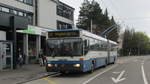 Dasselbe Fahrzeug an der gegenüberliegenden Haltestelle, Schlieren Zentrum. An diesem Fotostandort wurde bis heute fast alles verändert. Die Buslinie 31 hat sich inzwischen hinter die Stadtgrenze von Zürich zurückgezogen.