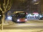 VB Biel - NAW Trolleybus Nr.90 unterwegs auf Schneebedeckter Strasse mit viel viel mühe auf der Linie 4 in der Stadt Biel am 30.01.2015