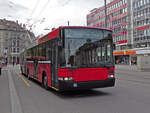 NAW Trolleybus 9, auf der Linie 12, fährt zur Haltestelle beim Bahnhof Bern. Die Aufnahme stammt vom 14.04.2011.
