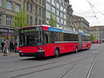 NAW Trolleybus 14, auf der Linie 12, fährt zur Haltestelle beim Bahnhof Bern. Die Aufnahme stammt vom 14.04.2011.