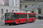 NAW Trolleybus 4 verlässt mit der Fahrschule die Haltestelle beim Bahnhof Bern.