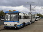 Auch ein Skoda Bus steht auf dem Betriebshof. 28.10.2023. öffentlich zugängig, um an Stanice CNG - Dopravní podnik měst Chomutova a Jirkova  zu tanken.