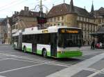 TransN Neuchâtel - Trolleybus Nr.124 ( ex La Chaux de Fonds) unterwegs auf der Linie 102 in der Stadt Neuchâtel am 07.02.2015