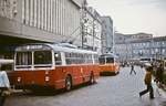 Trolleybusse 46 und 49 der STCP Porto im April 1984 am Placa de Batalha