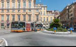 AMT Genova Trolleybus 2112 am 2. Juli 2018 auf der einzigen Trolleylinie 20 Richtung Sampierdarena beim Einbiegen in die Via Balbi.
