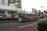 HINO  Blue Ribbon (Modelljahr 1990er) der Kanto Transportation, im 27.03.2023, Utsunomiya Stadt, Präfektur Tochigi.
