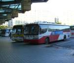 Korea, Suwon Busbahnhof. In Korea gibt es ein gutes Überland- Bussystem. Man reist damit bequem, sauber, pünktlich. Die Autobahnen sind oft verstopft, für die Busse gibt es jedoch eigene Spuren. 