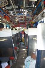 Innenansicht des berlandbus mit Nr. 159-? am 07.Juni 2007 auf der Fahrt von Hat Yai nach Trang(Thailand). Man beachte bloss mal den Fuboden.