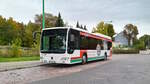 Wagen 1402 der Regiobus Mittelsachsen GmbH steht am 6.10.22 am Bahnhof in Frankenberg (Sachs).