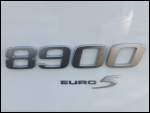 Schriftzug  8900  und  Euro5  von dem NEUEN Volvo 8900 der RPNV in Sassnitz am 05.05.2013 