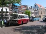 Ein Oldtimer-Bus von DAF leistet bei  Dordt in Stoom  am 15.