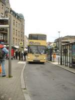 MAN-Doppeldeckerbus bei der Einfahrt in die Hst.