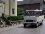 Kleiner MB Bus nimmt bei der Oldtimeraussfahrt Stehrerhof in Neukirchen/Vöckla teil; 090705