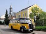 MB-Nostalgiebus, von Eichberger Reisen mit Baujahr 1954, macht einen Zwischenstopp bei der Altkatholischen Kirche in Ried; 130501