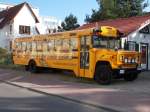 Dieser Chevrolet Bus fuhr mal als Schulbus,in letzter Zeit ist Dieser für Rundfahrten über die Insel im Einsatz.Zuhause ist der Bus in Binz wo ich ihn,am 21.Juni 2014,fotorafierte.