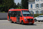 Mercedes Sprinter von Südbadenbus, auf der Linie 7312, fährt am 12.06.2025 zur Haltestelle beim Bahnhof Rheinfelden.