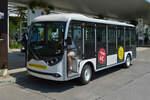 Unbekannter Bus ohne Emblem, am Busparkplatz vom Schloss Schönbrunn gesehen. 06.2023