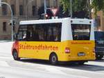 VW Kutsenits von Busunternehmen Manfred Scholz aus Deutschland in Stralsund am 26.08.2018
