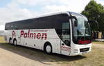 MAN Lion`s Coach Euro 6 Reisebus,  auf dem Parkplatz in Jülich am Brückenkopf  am 04.07.2017. 