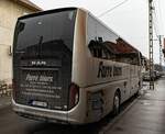 Rückansicht: MAN Lion's Coach (dritte generation) von Farre Tours kam von Bosnia-Herzegovina nach Pécs, Ungarn ende Dezember 2021.