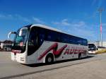 MAN Lions-Coach von Naderer-Reisen startet mit einer Gruppe SVR-Fußballfan´s vor der Keine-Sorgen-Arena in Ried mit Ziel Wien; 120520