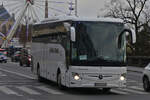 WGM 36124, Mercedes Benz Tourismo, von Emka Trans aus Polen, ist in den Straßen der Stadt Luxemburg unterwegs.
