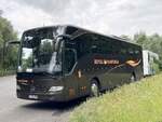 Mercedes Tourismo von Royal Busreisen aus Deutschland mit Anhänger in Plau am See am 05.07.2024