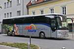 L SAB 20, Mercedes Benz Tourismo, von sab tours, stand am Stra�enrand in Linz. 06.05.2026