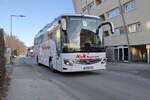 Mercedes-Benz Tourismo von k&k Busreisen als Schienenersatzverkehr f�r die Unterinntalbahn beim Bhf. Hall in Tirol. Aufgenommen 22.1.2026.