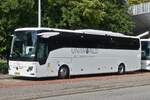 Mercedes Benz Tourismo, von UNIWORLD, stand am Stra�enrand in Maastricht. 09.2026