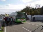 Ein Reisebus der Firma Schlienz auf den Hockenheimring beim DTM Rennen am 25.10.09
