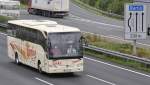 Mercedes Reisebus, auf der A2 bei Lehrte, am 14.09.2011.