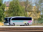 MB-TRAVEGO vom Busunternehmen Weidinger, wartet am Bhf.